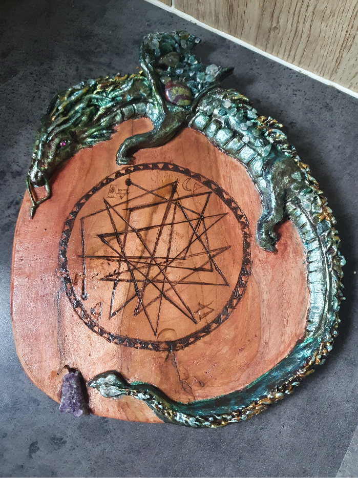 ❤Energetisch Kunstwerk Draak van Klei en edelstenen, Dragonstone ,Amethist, mosagaat.