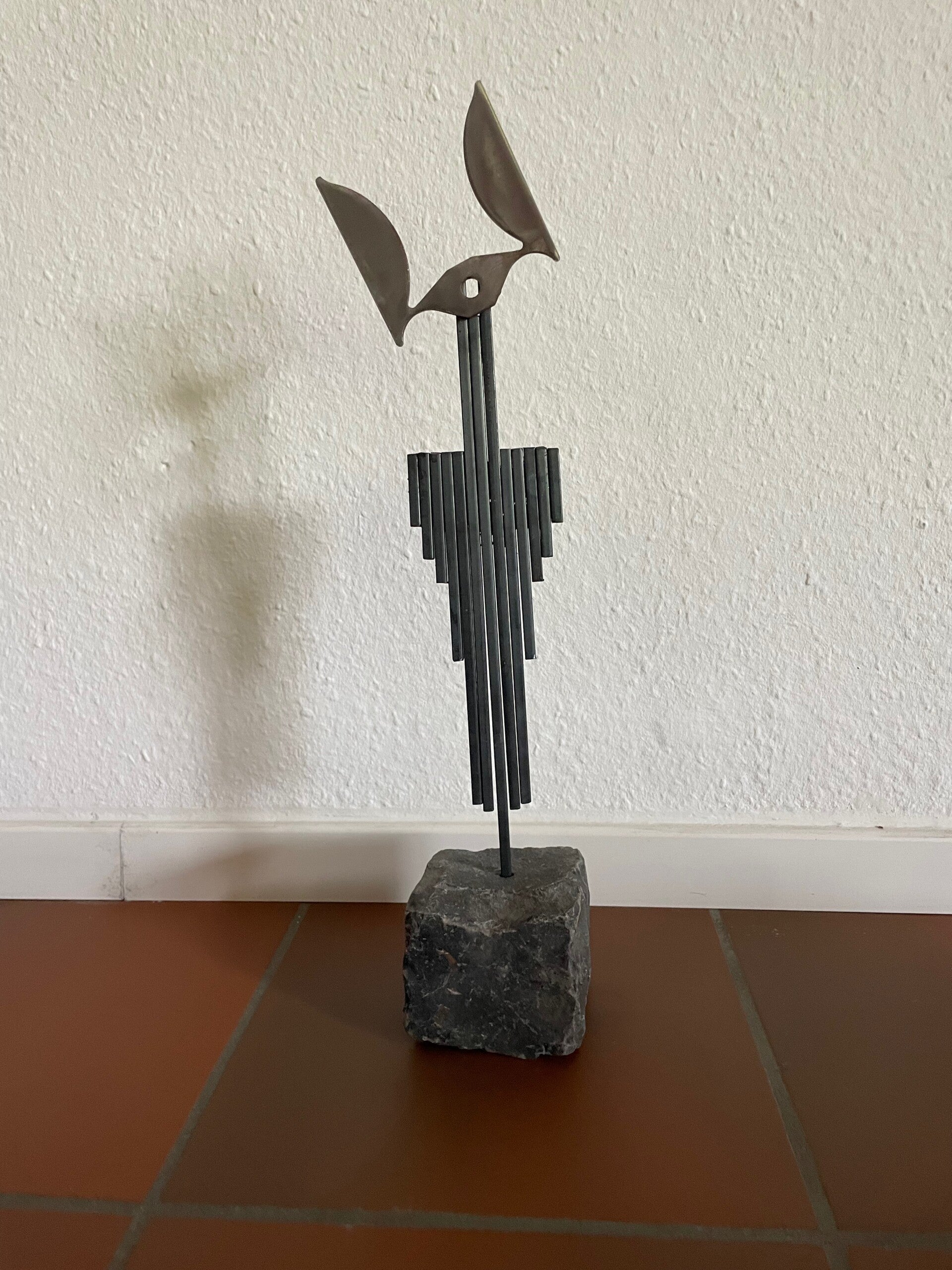 Stahlstab-Skulptur "schlanke Fledermaus"