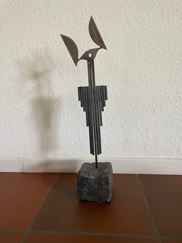 Stahlstab-Skulptur "schlanke Fledermaus"