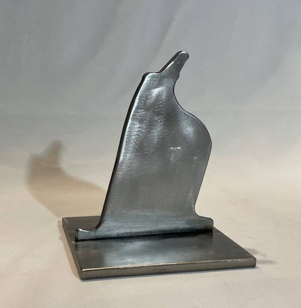 abstrakte Stahl-Skulptur "schwangerer Königspinguin"