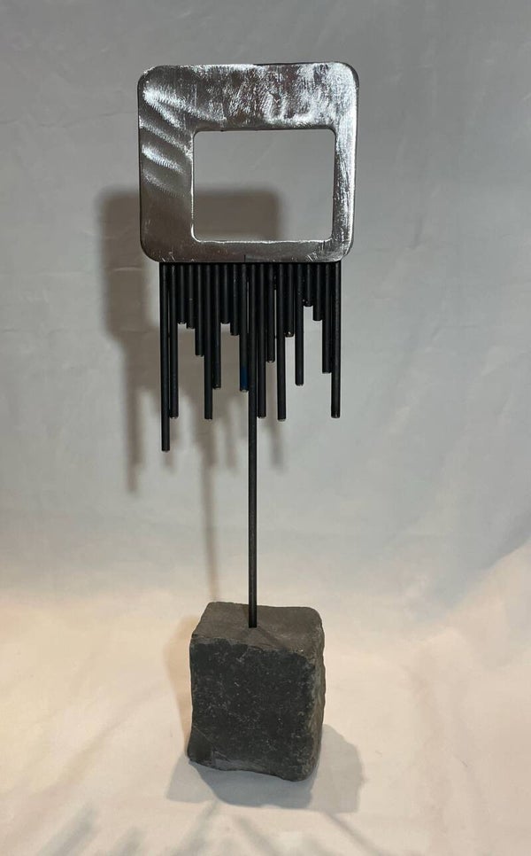 abstrakte Stahlstab-Skulptur "TV-Geschädigter"