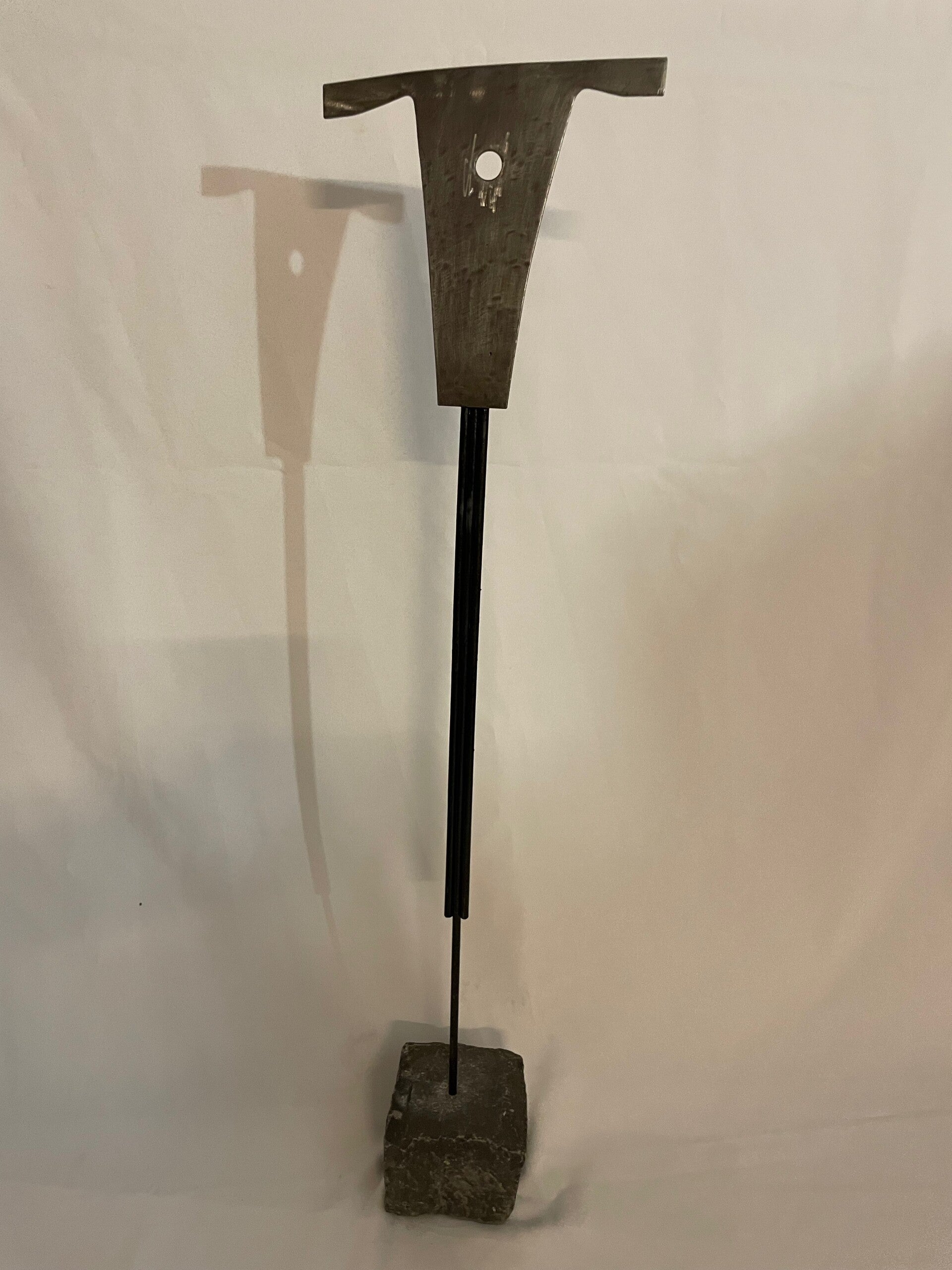 Stahlstab-Skulptur "junger Stier"