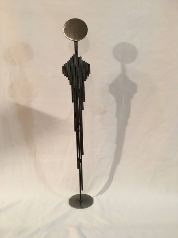 Stahlstab-Skulptur "Schlanke Dame"