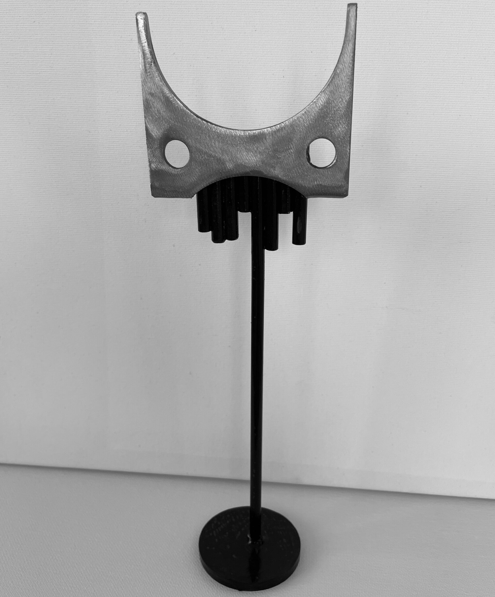 Stahlstab-Skulptur "Raffzahn"