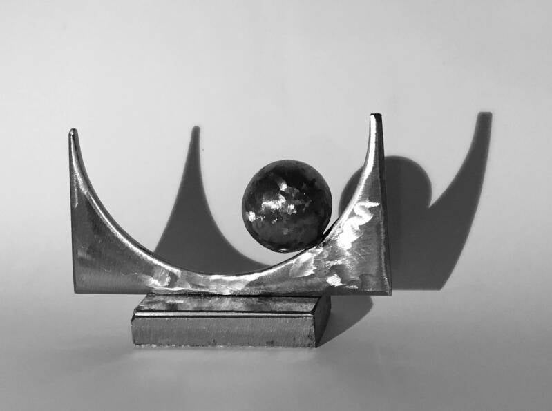 stahl-skulptur-schweissen-geschweisst-ausser-balance-gleichgewicht-8cm-fgs-standard.jpg