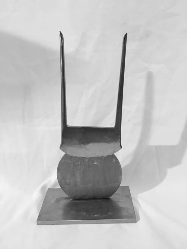 abstrakte Stahl-Skulptur "Dickes Longhorn"