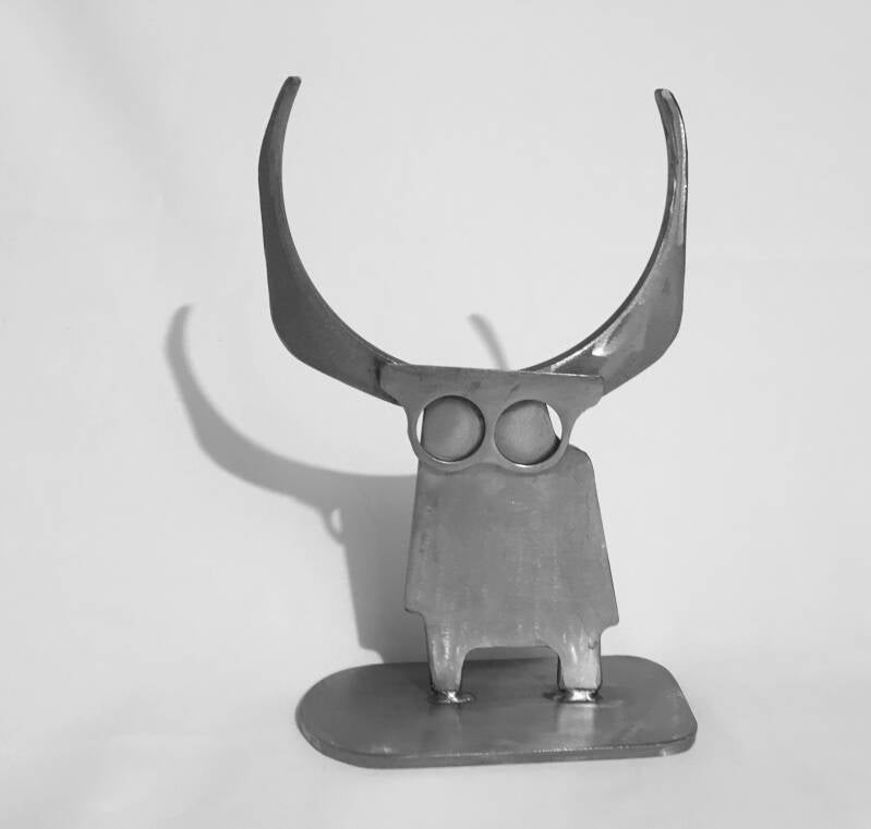 stahl-skulptur-schweissen-maskierter-stier-26cm-fgs-kunst-unikat-geschweisst-standard.jpg