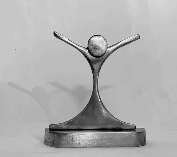 abstrakte Stahl-Skulptur "aus dem Sumpf aufsteigend"