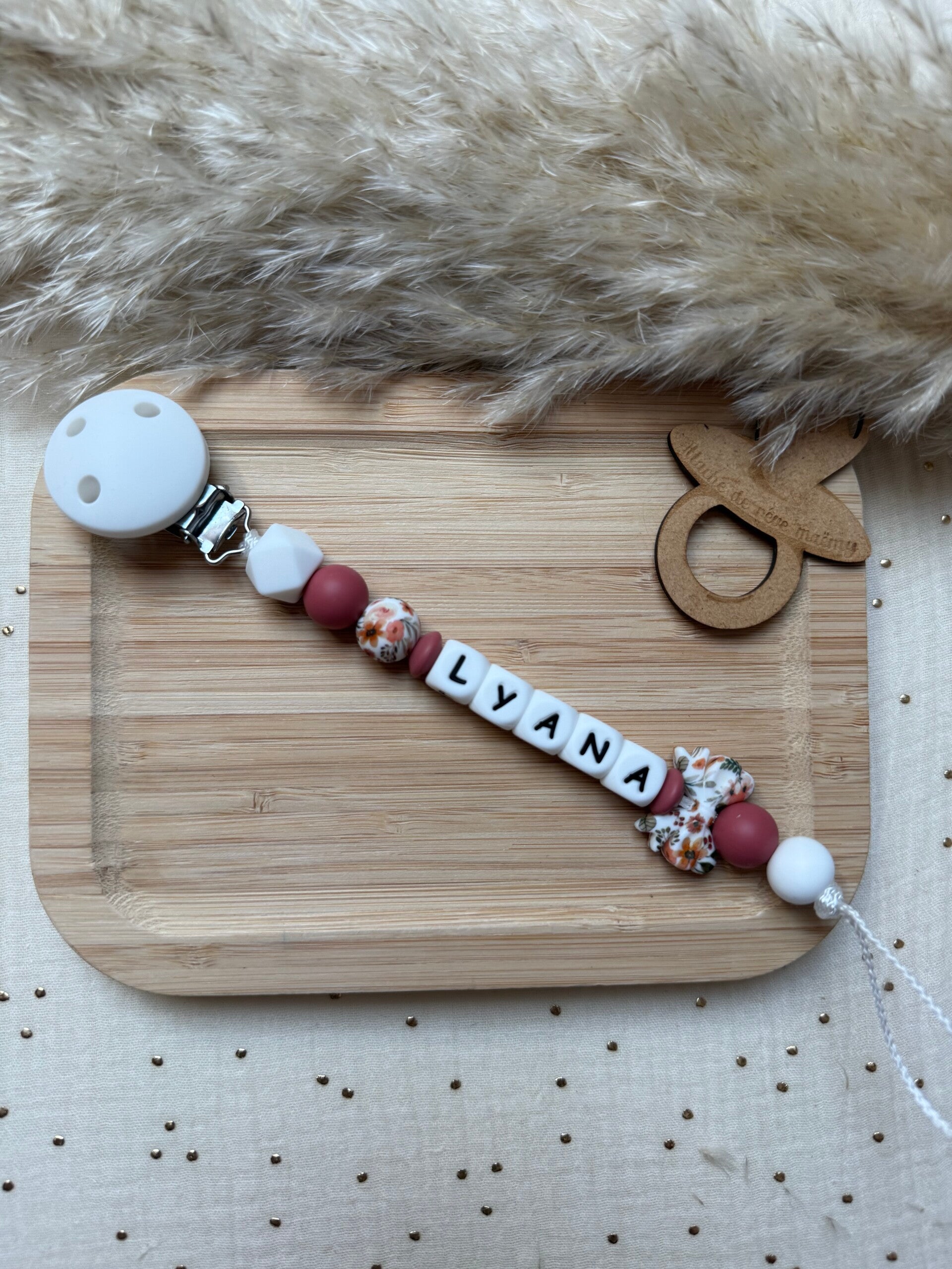 Attache tétine modèle Fleuries