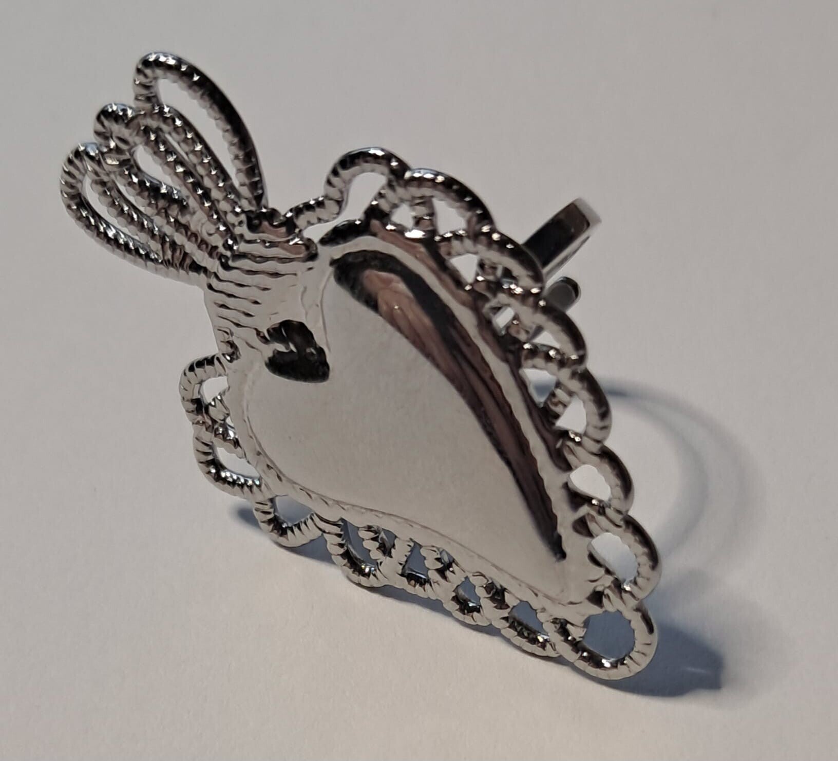Zilveren ring met hart en kroon