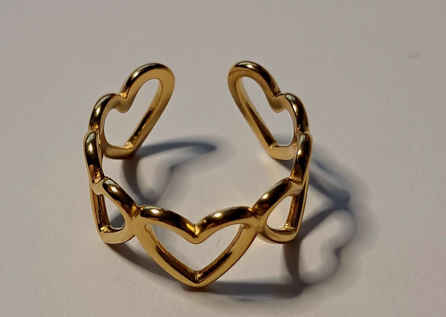 Gouden ring met hartjes