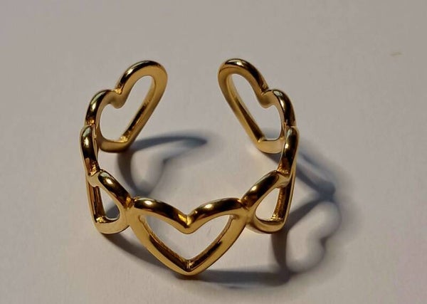 Gouden ring met hartjes