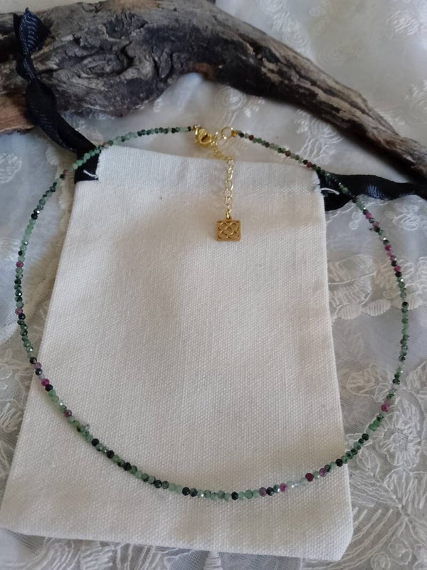 Collier en pierres fines de rubis sur zoisite vertes naturelles pour femme