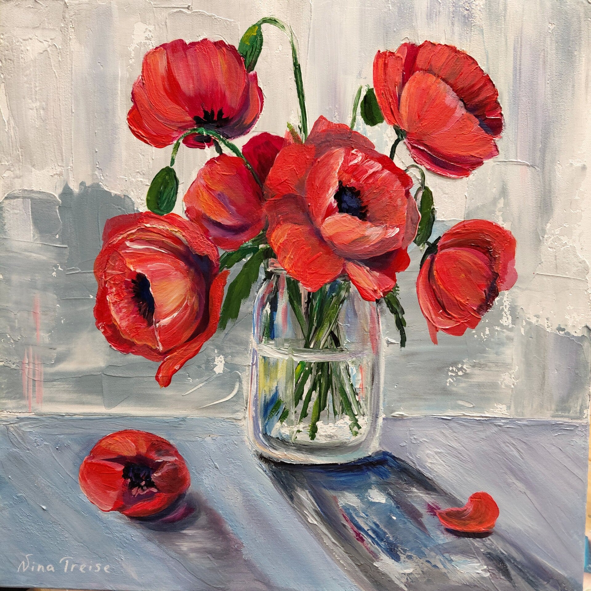 Mohnblumen in einer Glasvase