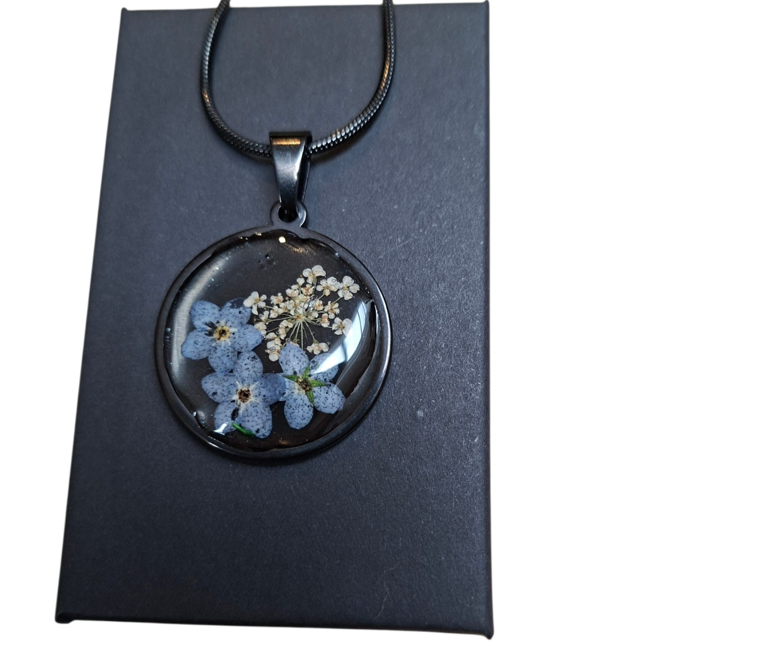 Ketting black met vergeet me nietjes