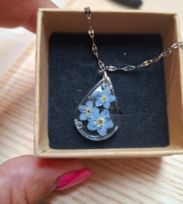 Ketting met hanger vergeet-me-nietjes