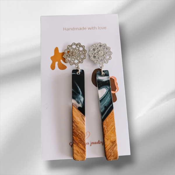 Wood resin black and white