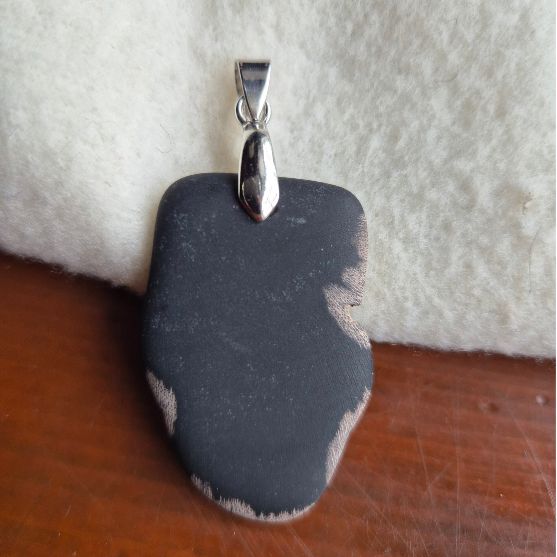 Versteend hout hanger nr2667