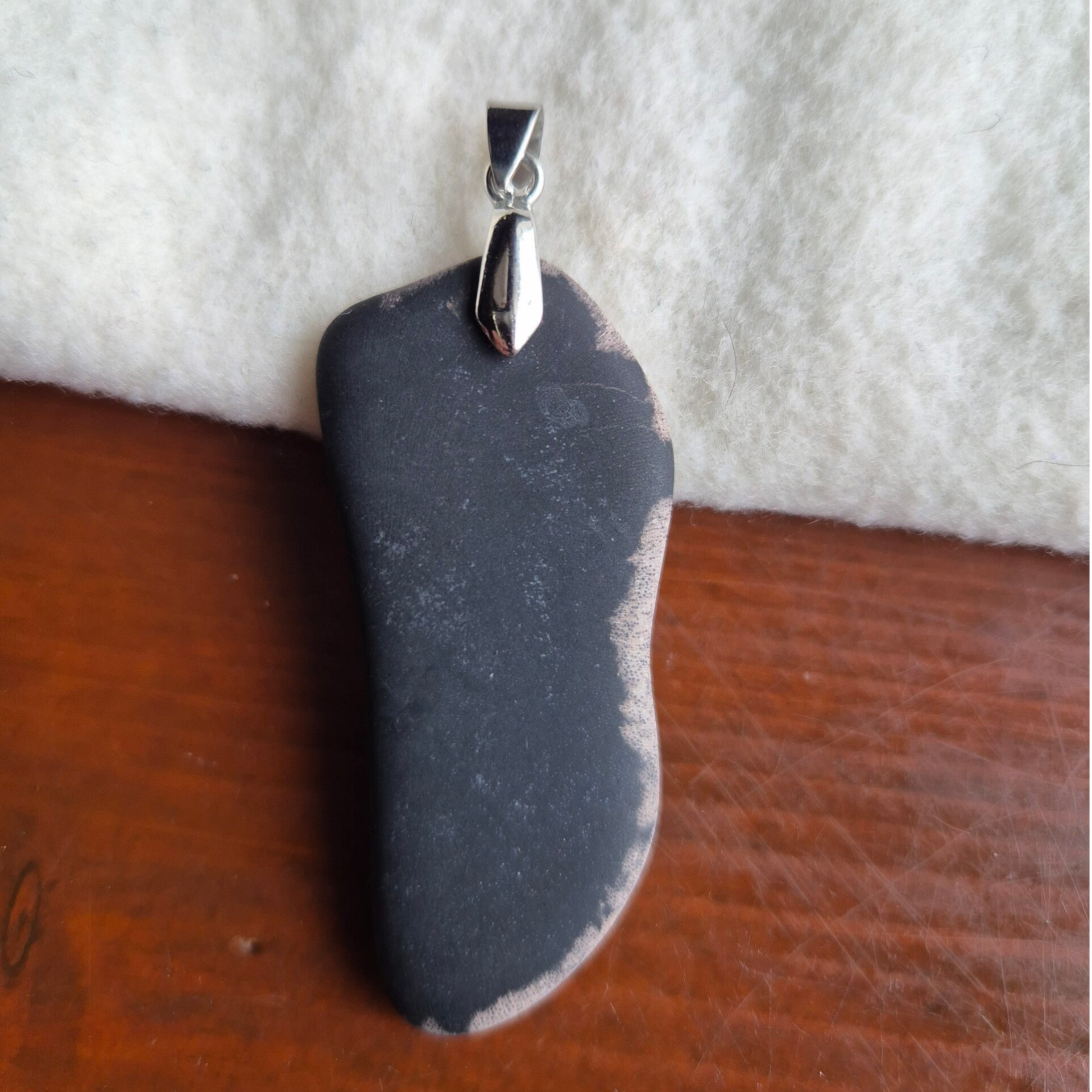 Versteend hout hanger nr2669