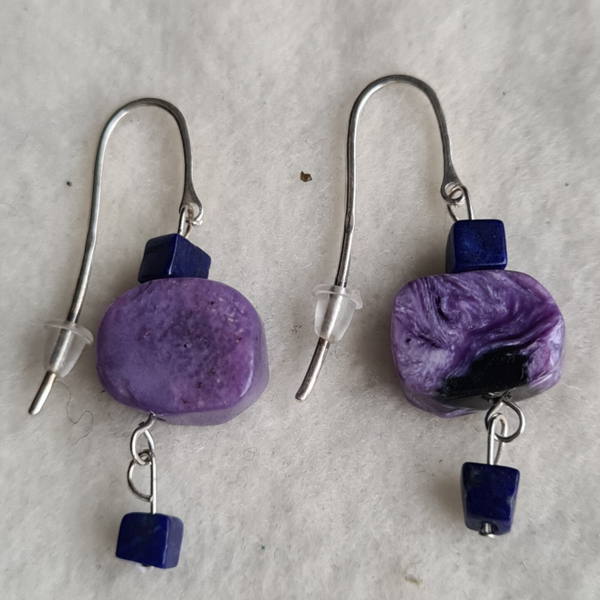 Charoiet lapis lazulI oorhangers nr2000