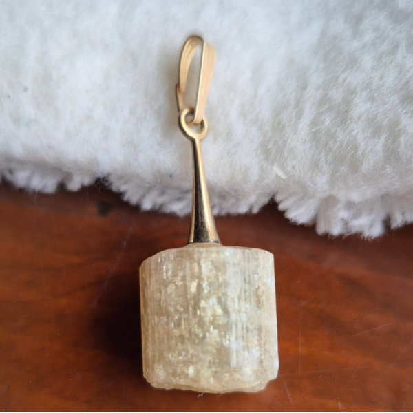Apatiet geel hanger nr2705