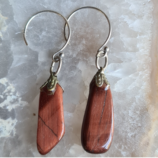 Tijgeroog rood oorhangers nr1130