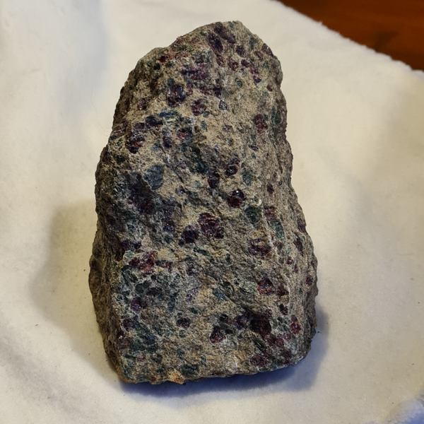 Granaat peridoot in matrix nr1775