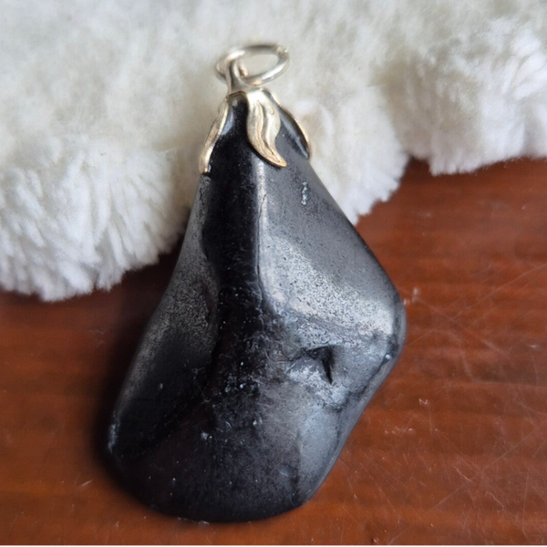 Shungite hanger nr568