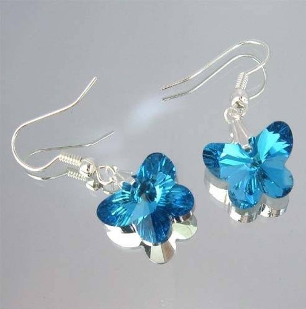 Prachtige verzilverde oorbellen met Blauw Kristallen Vlinders (001)