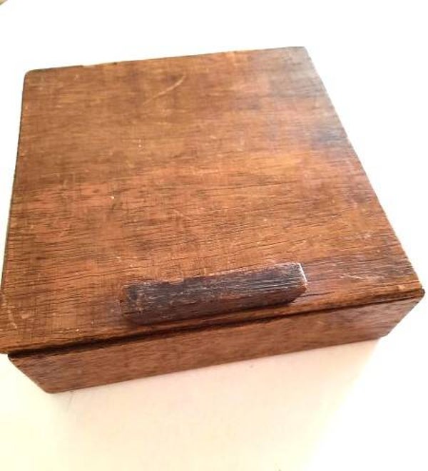 Antiek houten doosje, gevoerd met originele vintage stof