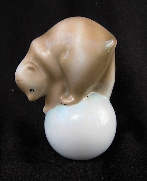 Hollohaza - Vintage porselein beeldje Circusbeer op bal