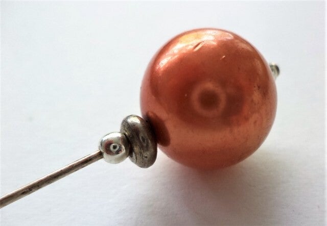 Hoedenspeld met koperkleurige kunststof bol