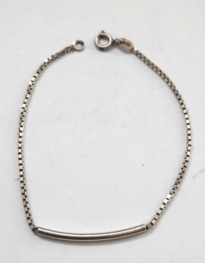 Leuke zilveren armband met gebogen stukje 925