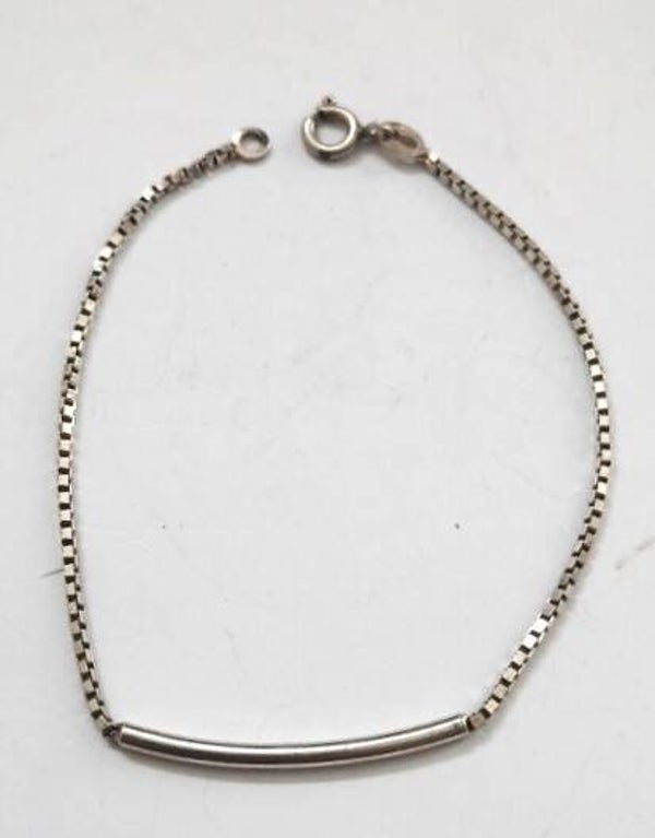 Leuke zilveren armband met gebogen stukje 925
