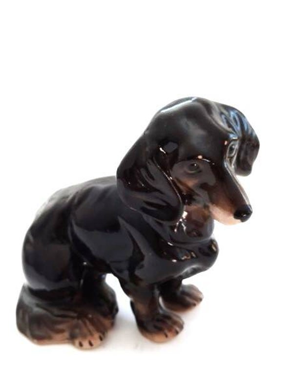 Neundorf - Sierlijk beeldje van een Teckel