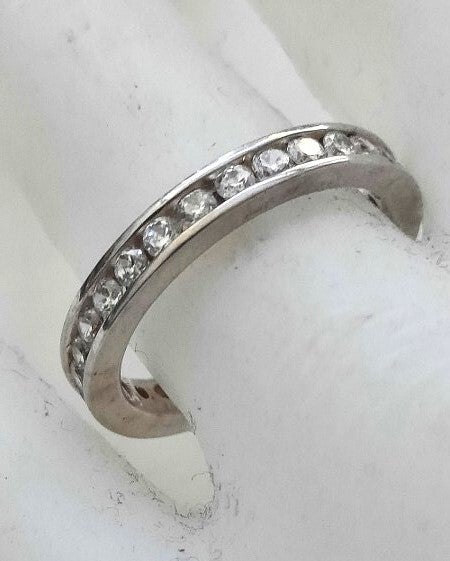 Mooie zilveren eternity ring met zirkonia 925