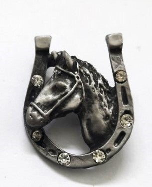Paardenhoofd in Hoefijzer met strass. Vintage Western broche