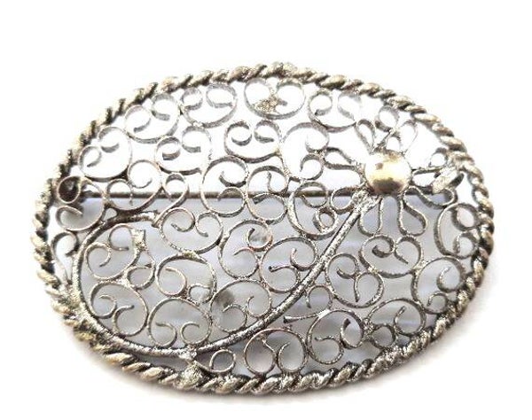 Prachtige Antieke ovale filigrain broche Bloem en Krulmotieven