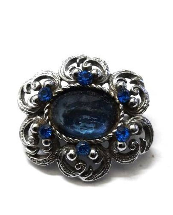 Prachtige vintage Barok broche, zilverkleurig met Saffierblauwe stenen