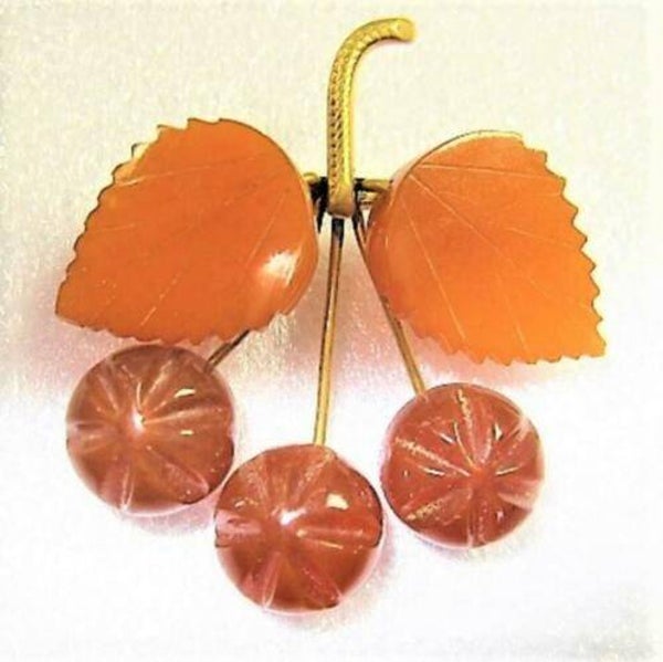Prachtige vintage Russische barnsteen broche kersen
