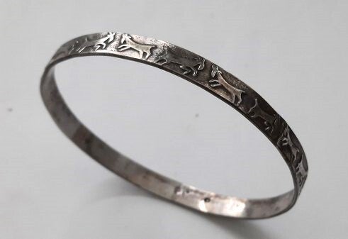 Prachtige zilveren armband met rondom geiten, 18 RYT