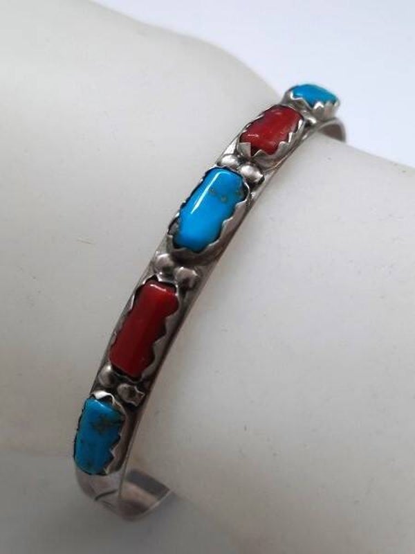 Prachtige zilveren Zuni indianen armband, F. Cheama