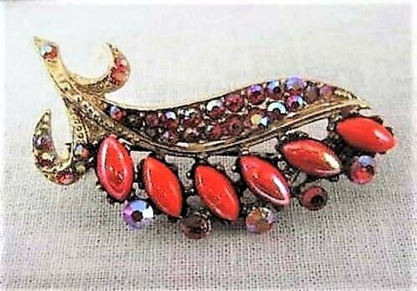 Sierlijke vintage Tsjechische broche bloemtakje met AB Strass