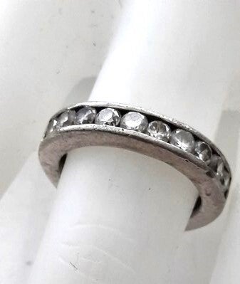 Stevige zilveren ring met 10 zirkonia