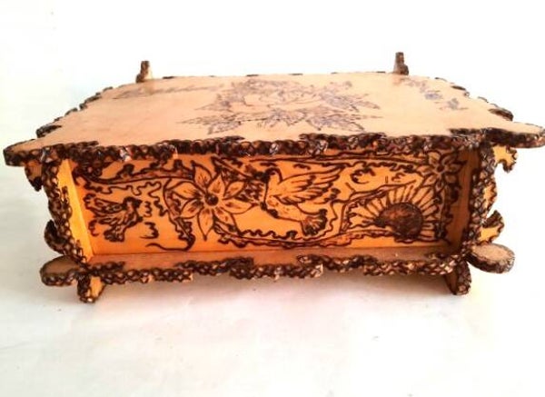 Uniek Vintage Hongaars houten kistje met Rozen (Pyrografie)