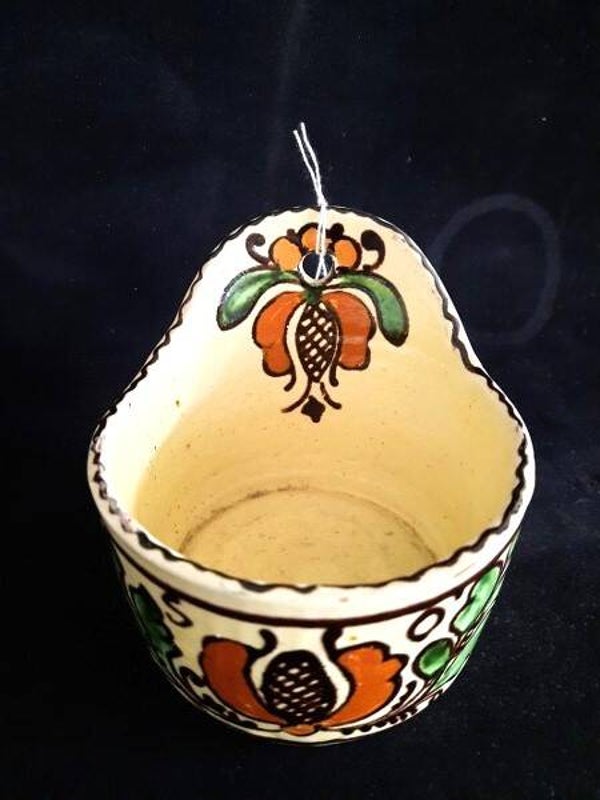 Unieke vintage Korond wandzoutpot keramiek – Gesigneerd Kiss Mihály