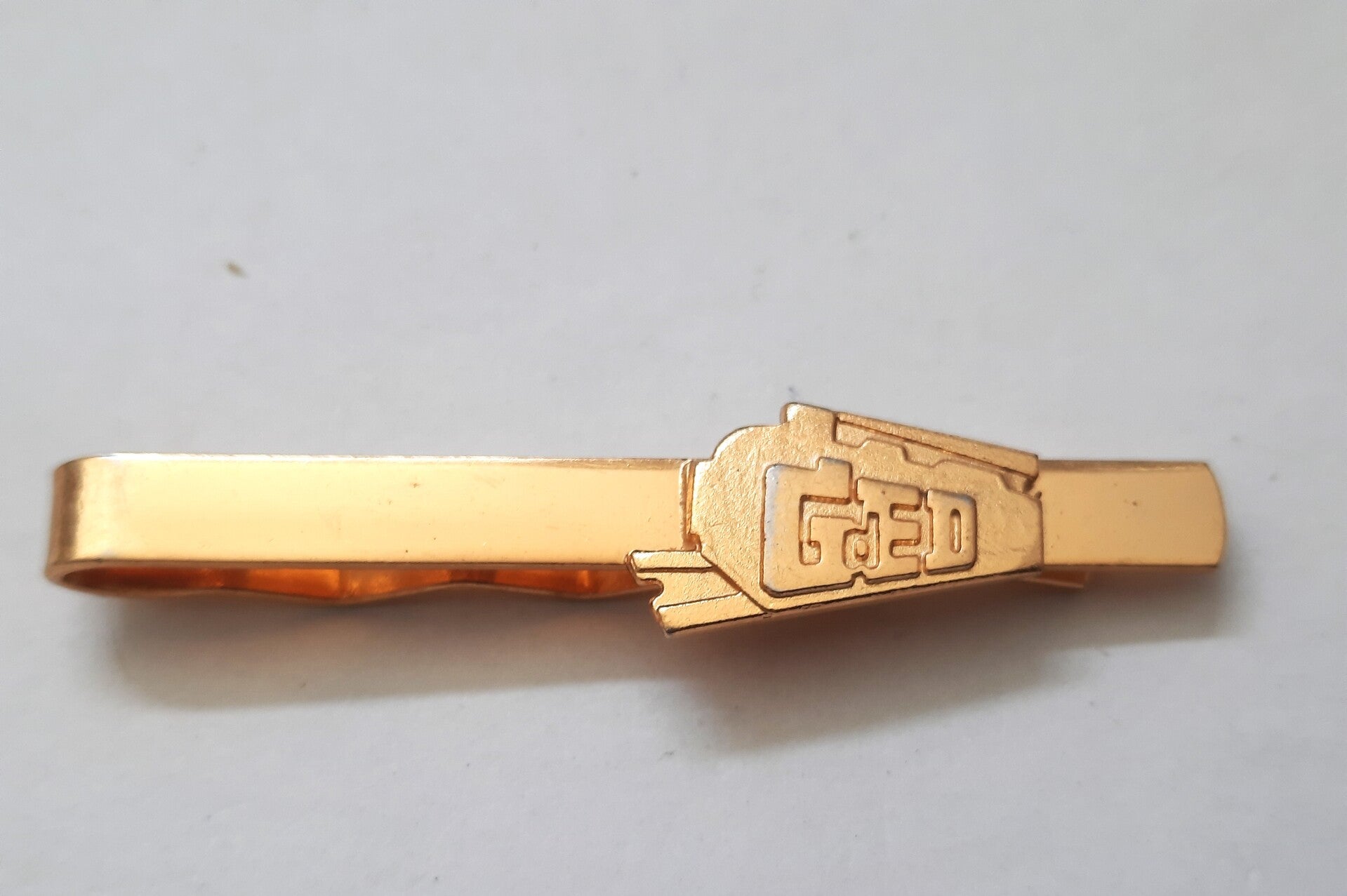 Vintage Goudkleurige Dasspeld GED in Uniek Locomotief Design