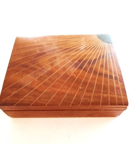 Vintage houten kistje met messing inleg Zonnestralen Art Deco Style