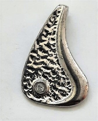 Vintage modernistisch zilveren hangertje bewerkt, met strass steentje 925