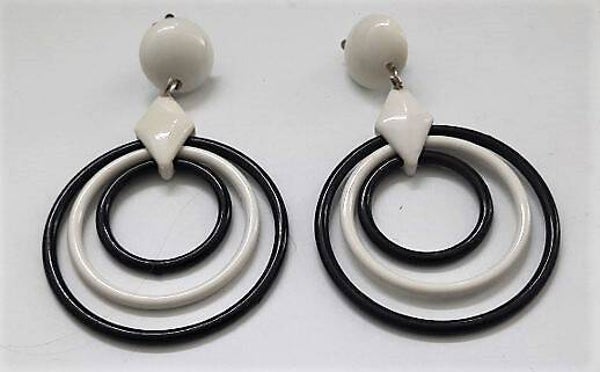 Vintage Statement oorclips – Jaren 60/70 Stijl in Zwart-Wit